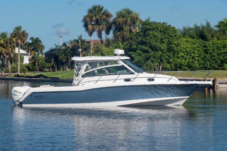 BOSTON WHALER